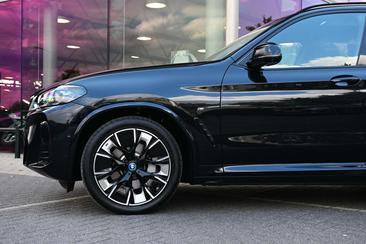 BMW iX3 — photo 6