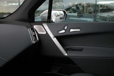BMW IX XDrive60 — photo 16