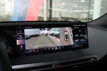 BMW IX XDrive60 — photo 18