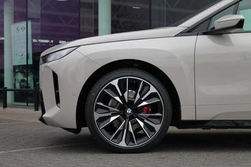 BMW IX XDrive60 — photo 19