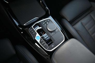 BMW iX3 — photo 13