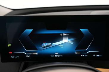 BMW IX XDrive40 — photo 14
