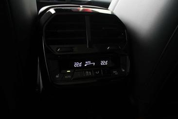 BMW IX XDrive60 — photo 23