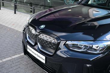 BMW iX3 — photo 16
