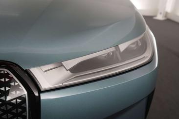BMW IX XDrive40 — photo 18