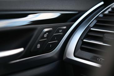 BMW iX3 — photo 20
