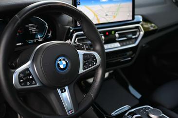 BMW iX3 — photo 22