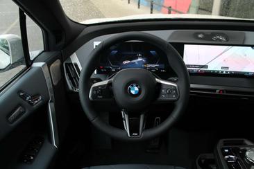 BMW IX XDrive60 — photo 29