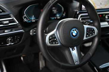 BMW iX3 — photo 23