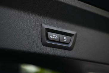BMW iX3 — photo 33
