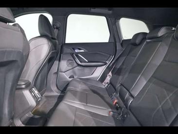 BMW IX1 EDrive20 — photo 10
