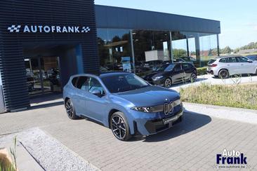BMW iX3 50 XDrive — photo 9