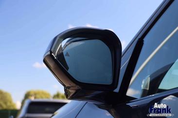 BMW iX3 50 XDrive — photo 10