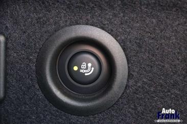 BMW iX3 50 XDrive — photo 13