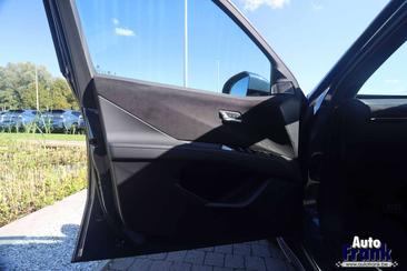 BMW iX3 50 XDrive — photo 18
