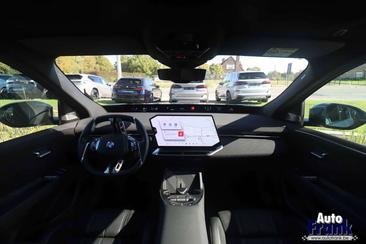 BMW iX3 50 XDrive — photo 23