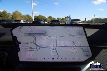 BMW iX3 50 XDrive — photo 32