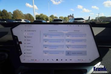 BMW iX3 50 XDrive — photo 44