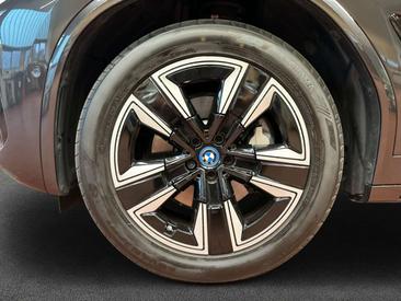 BMW iX3 — photo 6