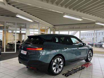 BMW IX XDrive40 — photo 3