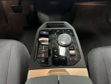 BMW IX XDrive40 — photo 8