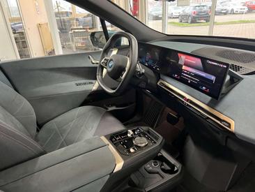BMW IX XDrive40 — photo 10