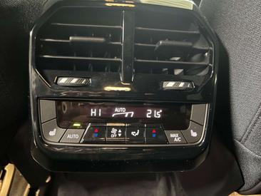 BMW IX XDrive40 — photo 13