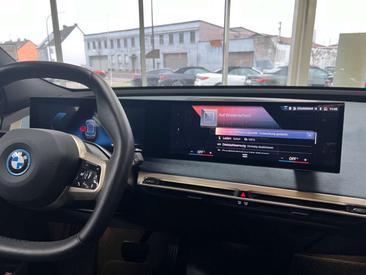 BMW IX XDrive40 — photo 14