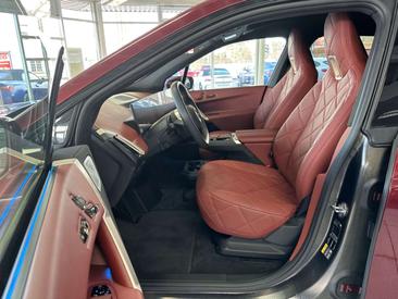 BMW IX M60 — photo 7