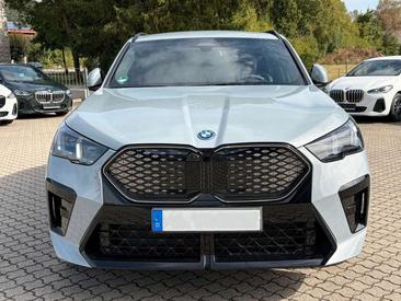 BMW IX2 EDrive20 — photo 2