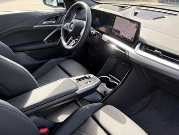 BMW IX2 EDrive20 — photo 7