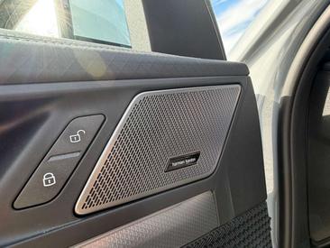 BMW IX2 EDrive20 — photo 9