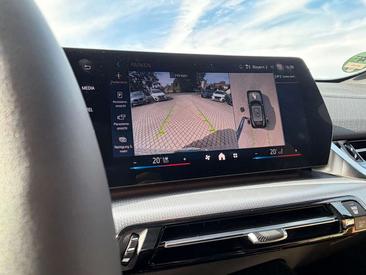 BMW IX2 EDrive20 — photo 10