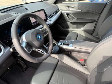 BMW IX2 EDrive20 — photo 12