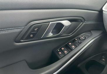 BMW Série 3 Berline 318d — photo 14