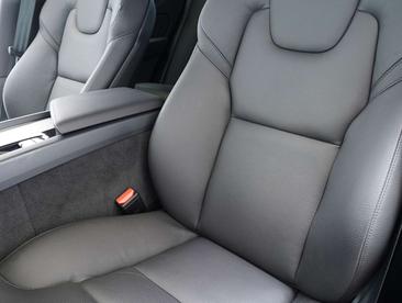 Volvo XC60 B4 D AWD — photo 10