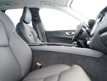 Volvo XC60 B4 D AWD — photo 13