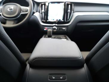 Volvo XC60 B4 D AWD — photo 17