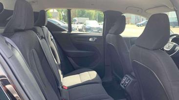 Volvo XC40 B3 — photo 28