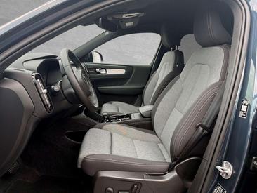 Volvo XC40 B3 — photo 2