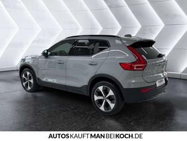 Volvo XC40 B3 — photo 2
