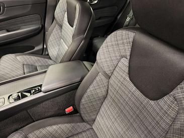 Volvo XC60 B4 D AWD — photo 13