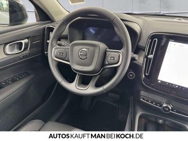 Volvo XC40 B3 — photo 8