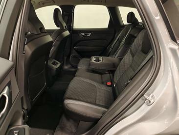 Volvo XC60 B4 D AWD — photo 16