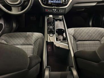 Volvo XC60 B4 D AWD — photo 24
