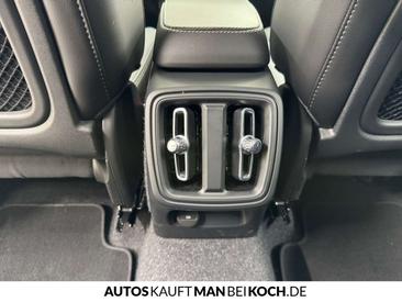 Volvo XC40 B3 — photo 17