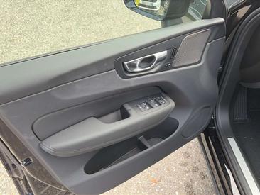 Volvo XC60 B5 — photo 10