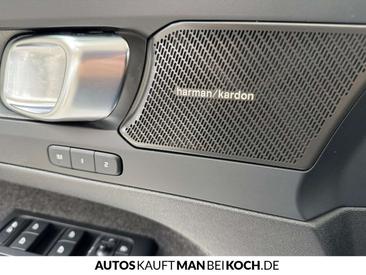 Volvo XC40 B3 — photo 19