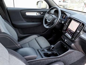 Volvo XC40 B3 — photo 3