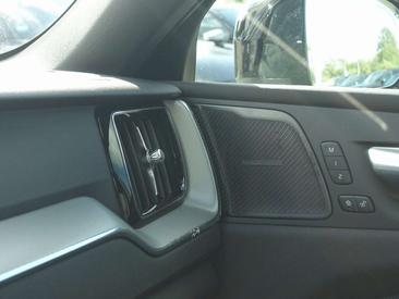 Volvo XC60 T8 Recharge AWD — photo 22